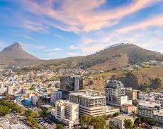 Jumeirah Emirates Towers Combines Luxury with Strategic Urban Living